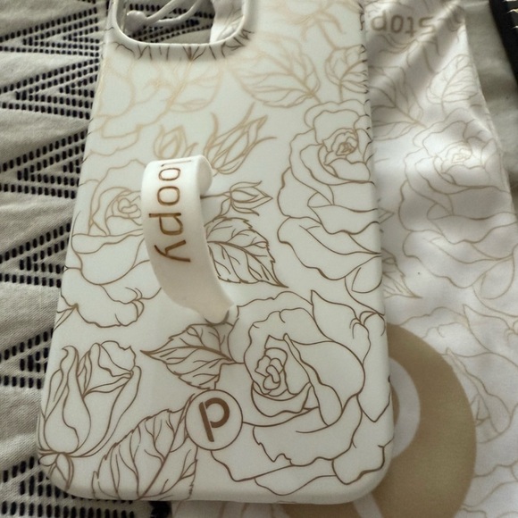 Loopy Case Accessories - Loopy Case White and Gold Floral Phone Case - Apple 12 pro max